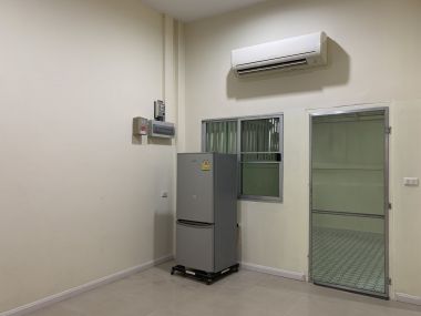 Townhouse For rent at Baanklangmuang The The Royal Monaco Monaco size 312 sqm. 3 Bedroom 4 Bathroom 25,000THB/month (can negotiate)