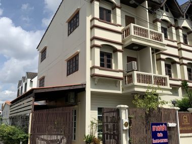 For sale / For rent Town House