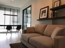 Well-designed one bedroom for rent with nice garden view at Rhythm Sukhumvit 36/38 (BTS Thonglor) by owner.