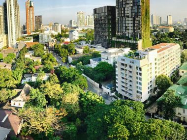 Well-designed one bedroom for rent with nice garden view at Rhythm Sukhumvit 36/38 (BTS Thonglor) by owner.