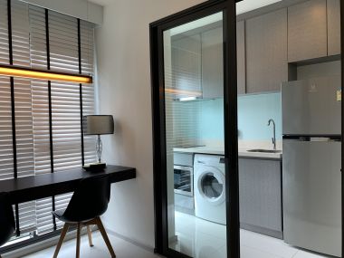 Well-designed one bedroom for rent with nice garden view at Rhythm Sukhumvit 36/38 (BTS Thonglor) by owner.