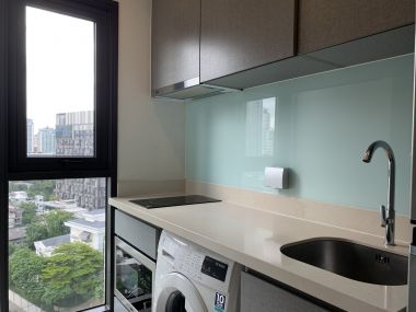 Well-designed one bedroom for rent with nice garden view at Rhythm Sukhumvit 36/38 (BTS Thonglor) by owner.