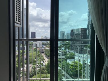 Well-designed one bedroom for rent with nice garden view at Rhythm Sukhumvit 36/38 (BTS Thonglor) by owner.