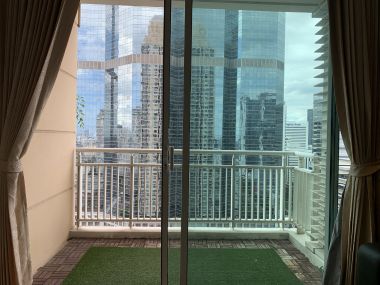 Foe sale at The Empire Place @ Sathorn Condo Style Chicago Art-Deco 1 Bedroom 1 Bathroom 8,900,000THB Transfer 50/50 Fully furnished
