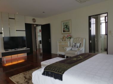 For sale House on Rama II road.  The grand Rama II