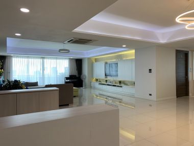 For sale! !! at Oriental Towers 3 Bedroom 3 Bathroom 38,000,000THB Transfer50/50 Fully furnished