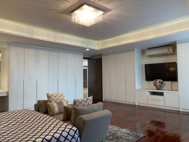 For sale! !! at Oriental Towers 3 Bedroom 3 Bathroom 38,000,000THB Transfer50/50 Fully furnished