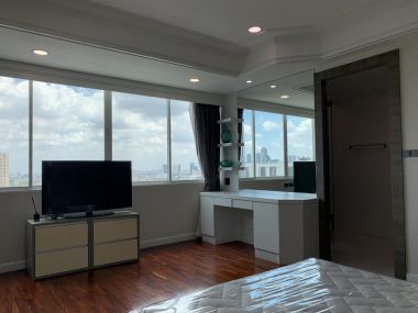 For sale! !! at Oriental Towers 3 Bedroom 3 Bathroom 38,000,000THB Transfer50/50 Fully furnished