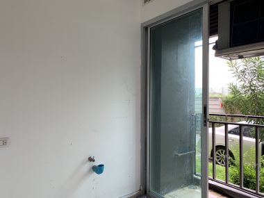 Condo for sale Iris Avenue.  On Nut-Suvarnabhumi special price!!!