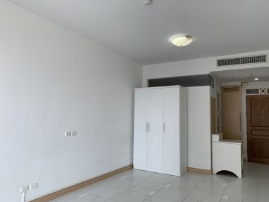 For sale! !! at Supalai River Place 3 Bedroom 3 Bathroom 3,000, 000THB Transfer50/50 Fully furnished