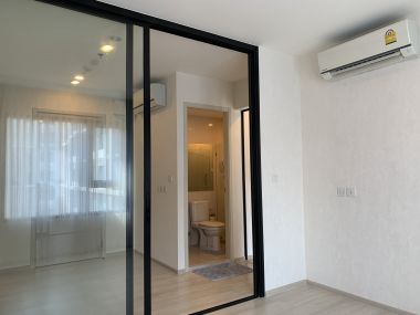 For sale at Life Asoke 1 Bedroom 1 Bathroom size 30 sqm. 5,000,000MB Fully furnished