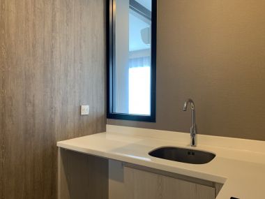 For sale at Life Asoke 1 Bedroom 1 Bathroom 5,650,000MB Fully furnished