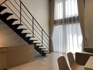 คอนโดให้เช่า The Lofts Silom  Duolex 1 ห้องนอน 1 ห้องน้ำ 34 ตรม. เฟอร์นิเจอร์ครบพร้อมเข้าอยู่ (ราคาต่อรองได้)