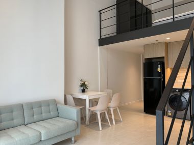 คอนโดให้เช่า The Lofts Silom  Duolex 1 ห้องนอน 1 ห้องน้ำ 34 ตรม. เฟอร์นิเจอร์ครบพร้อมเข้าอยู่ (ราคาต่อรองได้)