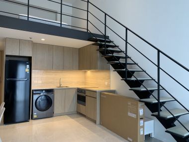 คอนโดให้เช่า The Lofts Silom  Duolex 1 ห้องนอน 1 ห้องน้ำ 34 ตรม. เฟอร์นิเจอร์ครบพร้อมเข้าอยู่ (ราคาต่อรองได้)