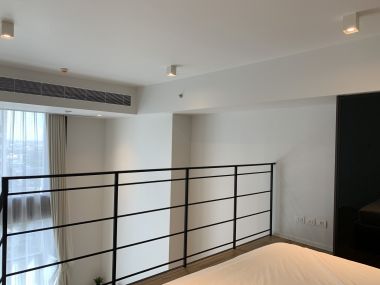 คอนโดให้เช่า The Lofts Silom  Duolex 1 ห้องนอน 1 ห้องน้ำ 34 ตรม. เฟอร์นิเจอร์ครบพร้อมเข้าอยู่ (ราคาต่อรองได้)