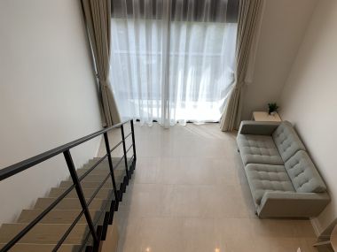 คอนโดให้เช่า The Lofts Silom  Duolex 1 ห้องนอน 1 ห้องน้ำ 34 ตรม. เฟอร์นิเจอร์ครบพร้อมเข้าอยู่ (ราคาต่อรองได้)