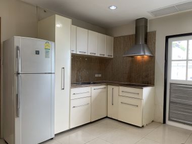 ปล่อยเช่า! 33 Tower ในราคาเพียง 40,000บาท/เดือน 2 ห้องนอน 2 ห้องน้ำ 175ตรม. ใกล้ BTS พร้อมพงษ์ เฟอร์นิเจอร์ครบพร้อมเข้าอยู่