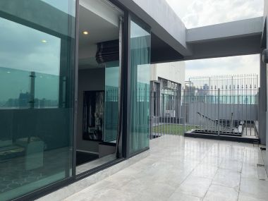 คอนโดให้เช่า The Capital เอกมัย-ทองหล่อ (Penthouse) 2 ห้องนอน 2 ห้องน้ำ 175 ตารางเมตร เฟอร์นิเจอร์ครบพร้อมเข้าอยู่ (ราคาต่อรองได้)