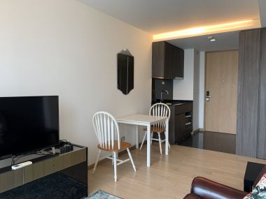 ปล่อยเช่า VIA 49 ใกล้รถไฟฟ้า BTS ทองหล่อ 1 ห้องนอน 1 ห้องน้ำ 50 ตาราง เฟอร์นิเจอร์ครบพร้อมเข้าอยู่