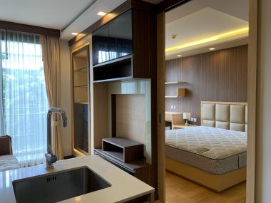 For sale/rent at Via Botani 6,960,000 Bath 1 Bedroom 1 Bathroom 35 sqm. 3th Floor pric 20,000THB/month Fully furnished