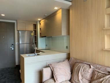 For sale/rent at Via Botani 6,960,000 Bath 1 Bedroom 1 Bathroom 35 sqm. 3th Floor pric 20,000THB/month Fully furnished