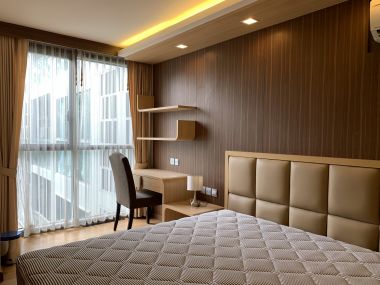 For sale/rent at Via Botani 6,960,000 Bath 1 Bedroom 1 Bathroom 35 sqm. 3th Floor pric 20,000THB/month Fully furnished