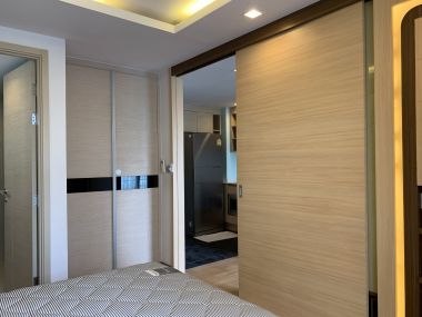 For sale/rent at Via Botani 6,960,000 Bath 1 Bedroom 1 Bathroom 35 sqm. 3th Floor pric 20,000THB/month Fully furnished