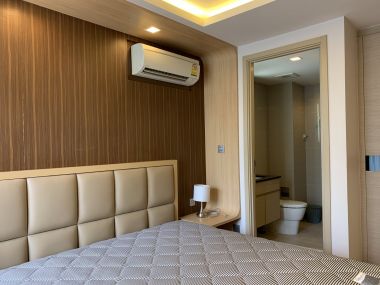 For sale/rent at Via Botani 6,960,000 Bath 1 Bedroom 1 Bathroom 35 sqm. 3th Floor pric 20,000THB/month Fully furnished