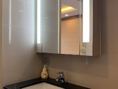 For sale/rent at Via Botani 6,960,000 Bath 1 Bedroom 1 Bathroom 35 sqm. 3th Floor pric 20,000THB/month Fully furnished