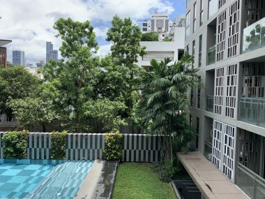 For sale/rent at Via Botani 6,960,000 Bath 1 Bedroom 1 Bathroom 35 sqm. 3th Floor pric 20,000THB/month Fully furnished