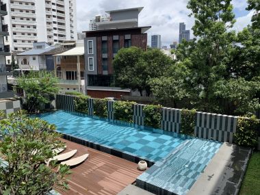 For sale/rent at Via Botani 6,960,000 Bath 1 Bedroom 1 Bathroom 35 sqm. 3th Floor pric 20,000THB/month Fully furnished