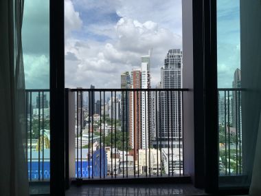 สุดคุ้ม! Noble Reveal ปล่อยเช่า ในราคาเพียง 35,000บาท/เดือน 1 ห้องนอน 1 ห้องน้ำ 48 ตรม. ชั้น 26 ใกล้ BTS เอกมัย เฟอร์นิเจอร์ครบพร้อมเข้าอยู่