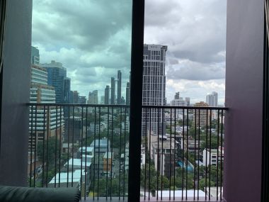 สุดคุ้ม! Noble Reveal ปล่อยเช่า ในราคาเพียง 28,000บาท/เดือน 1 ห้องนอน 1 ห้องน้ำ 48 ตรม. ใกล้ BTS เอกมัย เฟอร์นิเจอร์ครบพร้อมเข้าอยู่