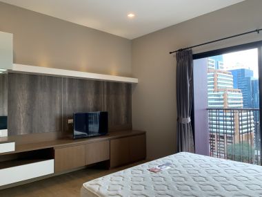 สุดคุ้ม! Noble Reveal ปล่อยเช่า ในราคาเพียง 28,000บาท/เดือน 1 ห้องนอน 1 ห้องน้ำ 48 ตรม. ใกล้ BTS เอกมัย เฟอร์นิเจอร์ครบพร้อมเข้าอยู่