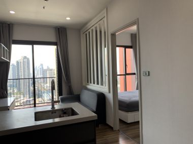 For rent at Wyne by Sansiri 1 Bedroom 1 Bathroom size 30 sqm. 22th Floor 16,000THB/month Fully furnished