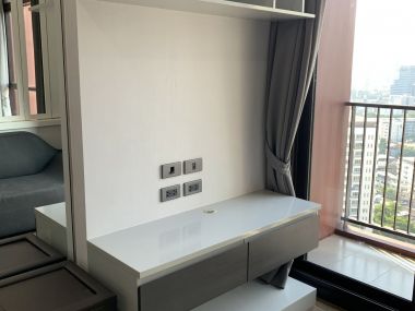 For rent at Wyne by Sansiri 1 Bedroom 1 Bathroom size 30 sqm. 22th Floor 16,000THB/month Fully furnished