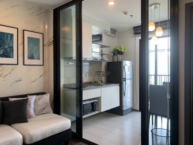 ราคาพิเศษ The Base Park West ให้เช่า ในราคาเพียง 15,000บาท/เดือน 1 ห้องนอน 30ตรม ใกล้ BTS พระโขนง เฟอร์นิเจอร์ครบพร้อมเข้าอยู่
