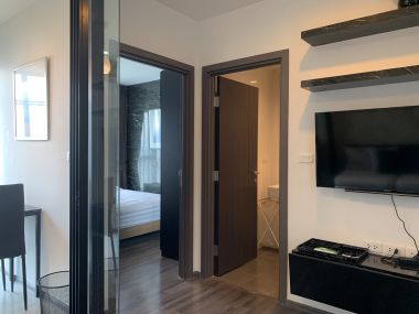 ราคาพิเศษ The Base Park West ให้เช่า ในราคาเพียง 15,000บาท/เดือน 1 ห้องนอน 30ตรม ใกล้ BTS พระโขนง เฟอร์นิเจอร์ครบพร้อมเข้าอยู่