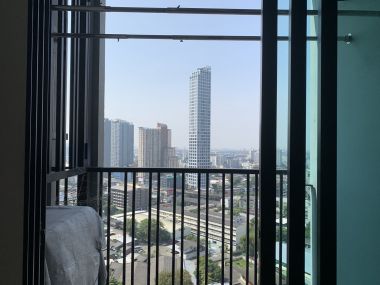 ราคาพิเศษ The Base Park West ให้เช่า ในราคาเพียง 15,000บาท/เดือน 1 ห้องนอน 30ตรม ใกล้ BTS พระโขนง เฟอร์นิเจอร์ครบพร้อมเข้าอยู่