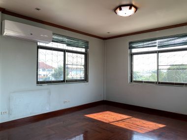 ขาย! บ้านเดี่ยวใจกลางเมือง 3 ชั้น 6 ห้องนอน 6 ห้องน้ำ 1 ห้องแม่บ้าน จอดรถ 3 คัน ขนาด 111 ตรว.  พื้นที่ใช้สอย 500 ตรม. เพียง 16,500,000 บาท