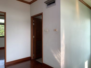 ขาย! บ้านเดี่ยวใจกลางเมือง 3 ชั้น 6 ห้องนอน 6 ห้องน้ำ 1 ห้องแม่บ้าน จอดรถ 3 คัน ขนาด 111 ตรว.  พื้นที่ใช้สอย 500 ตรม. เพียง 16,500,000 บาท