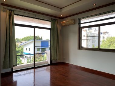 ขาย! บ้านเดี่ยวใจกลางเมือง 3 ชั้น 6 ห้องนอน 6 ห้องน้ำ 1 ห้องแม่บ้าน จอดรถ 3 คัน ขนาด 111 ตรว.  พื้นที่ใช้สอย 500 ตรม. เพียง 16,500,000 บาท