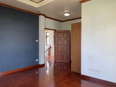 ขาย! บ้านเดี่ยวใจกลางเมือง 3 ชั้น 6 ห้องนอน 6 ห้องน้ำ 1 ห้องแม่บ้าน จอดรถ 3 คัน ขนาด 111 ตรว.  พื้นที่ใช้สอย 500 ตรม. เพียง 16,500,000 บาท