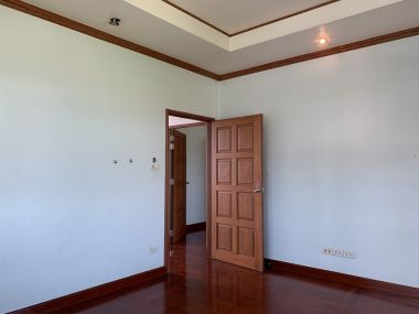 ขาย! บ้านเดี่ยวใจกลางเมือง 3 ชั้น 6 ห้องนอน 6 ห้องน้ำ 1 ห้องแม่บ้าน จอดรถ 3 คัน ขนาด 111 ตรว.  พื้นที่ใช้สอย 500 ตรม. เพียง 16,500,000 บาท