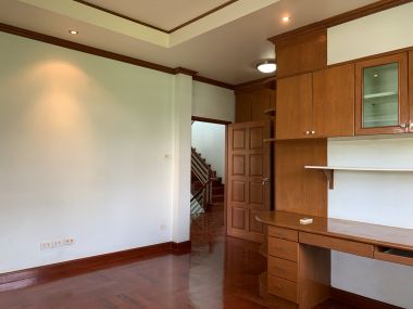 ขาย! บ้านเดี่ยวใจกลางเมือง 3 ชั้น 6 ห้องนอน 6 ห้องน้ำ 1 ห้องแม่บ้าน จอดรถ 3 คัน ขนาด 111 ตรว.  พื้นที่ใช้สอย 500 ตรม. เพียง 16,500,000 บาท