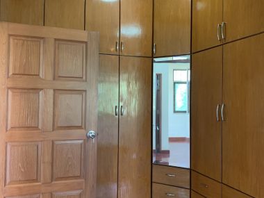 ขาย! บ้านเดี่ยวใจกลางเมือง 3 ชั้น 6 ห้องนอน 6 ห้องน้ำ 1 ห้องแม่บ้าน จอดรถ 3 คัน ขนาด 111 ตรว.  พื้นที่ใช้สอย 500 ตรม. เพียง 16,500,000 บาท