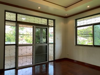 ขาย! บ้านเดี่ยวใจกลางเมือง 3 ชั้น 6 ห้องนอน 6 ห้องน้ำ 1 ห้องแม่บ้าน จอดรถ 3 คัน ขนาด 111 ตรว.  พื้นที่ใช้สอย 500 ตรม. เพียง 16,500,000 บาท