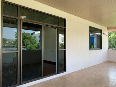 ขาย! บ้านเดี่ยวใจกลางเมือง 3 ชั้น 6 ห้องนอน 6 ห้องน้ำ 1 ห้องแม่บ้าน จอดรถ 3 คัน ขนาด 111 ตรว.  พื้นที่ใช้สอย 500 ตรม. เพียง 16,500,000 บาท