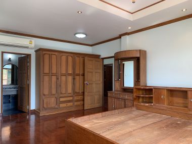 ขาย! บ้านเดี่ยวใจกลางเมือง 3 ชั้น 6 ห้องนอน 6 ห้องน้ำ 1 ห้องแม่บ้าน จอดรถ 3 คัน ขนาด 111 ตรว.  พื้นที่ใช้สอย 500 ตรม. เพียง 16,500,000 บาท